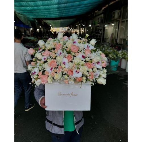 باکس گل شاداب برای همسر عزیز در روز 4381 باکس گل شاداب برای همسر عزیز در روز 4381