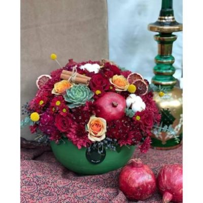 سبد گل شب یلدا با گل‌های نرگس و رز برای پسر 5103