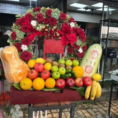 باکس گل شب یلدا برای هدیه به شوهر با گل‌های رز و گل‌های رنگی 4922