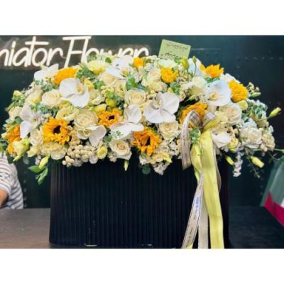 باکس گل رز قرمز و داودی برای روز زن 4622