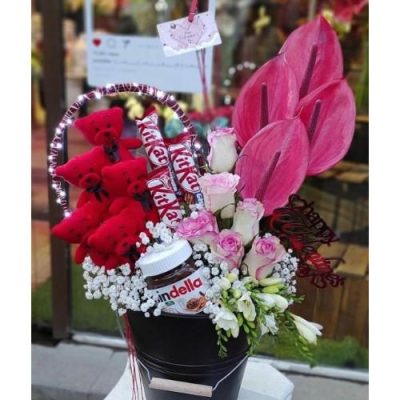 باکس گل ولنتاین با گل‌های رز قرمز و بنفش 5295