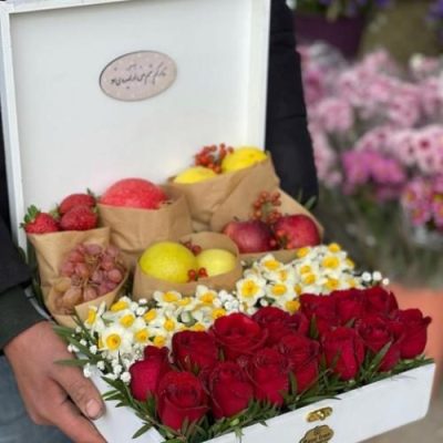 باکس گل سایز کوچک به عنوان هدیه شخصی 5283