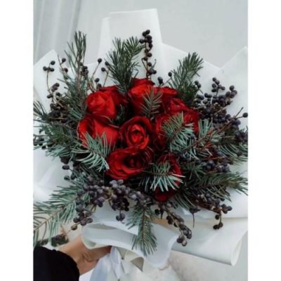 باکس گل شب یلدا برای مادر با گل‌های رز و گل داودی 4905