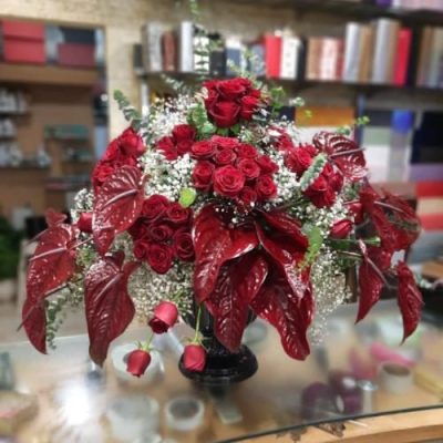 گل‌های رز بلوند در سبد گل مدرن برای ولنتاین 5317