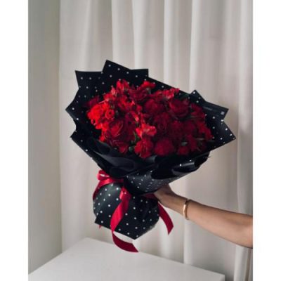 دسته گل مریم و رز مینیاتوری برای روز زن 4419