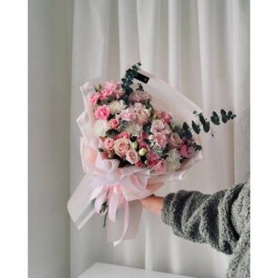 دسته گل رز قرمز برای روز زن 4427