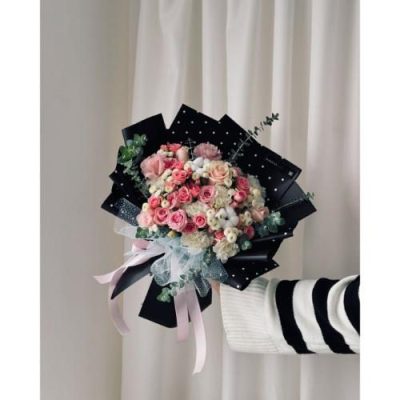 دسته گل شیپوری و رز قرمز برای روز زن 4416