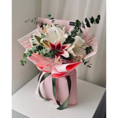 دسته گل مخلصه و اوکالیپتوس برای روز مادر 4441