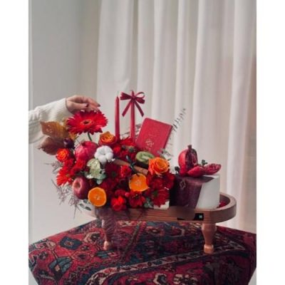 باکس گل شب یلدا برای عروس خانم با گل‌های رز و لیسینتوس 4904