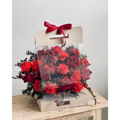 سبد گل کوچک و ظریف برای هدیه‌ای صمیمانه 5275