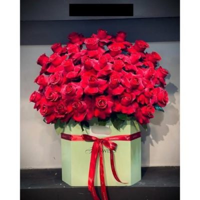 باکس گل با طراحی دل‌نشین به سبک کلاسیک 5273