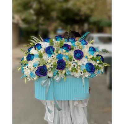 باکس گل گل عروس و رز قرمز برای روز زن 4775