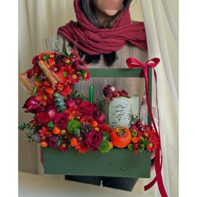 باکس گل شب یلدا برای شوهر با گل‌های داودی و رز 4893