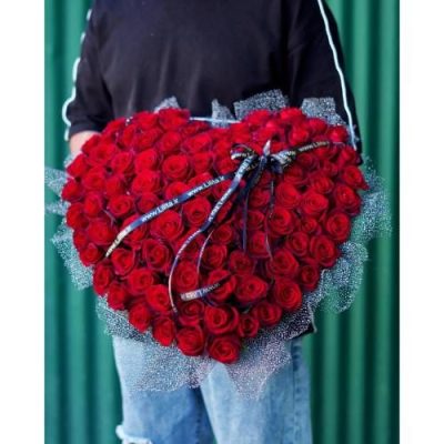 باکس گل ولنتاین با گل‌های رز صورتی و یاس‌های بنفش 5377