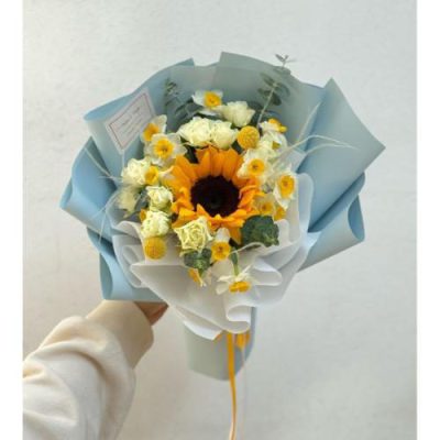 دسته گل ژربرا و ورنیکا برای روز مادر 4468