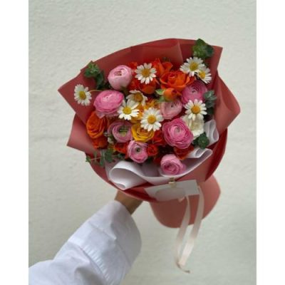 دسته گل گل عروس و رز مینیاتوری برای روز زن 4488