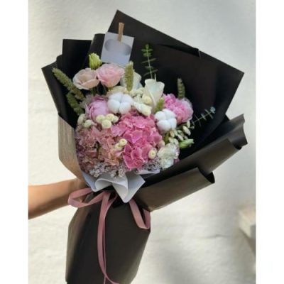دسته گل ژیپسوفیلا و لیلیوم برای روز زن 4482