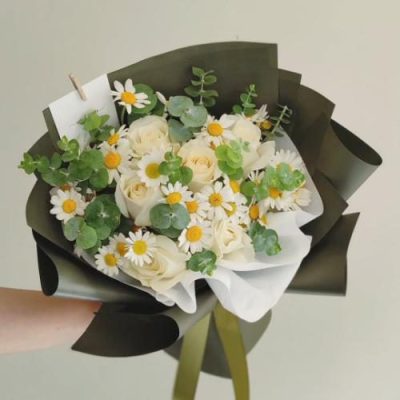 دسته گل گل عروس و لیلیوم برای روز زن 4486