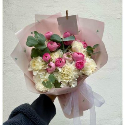 دسته گل ورنیکا و گلایول برای روز مادر 4474