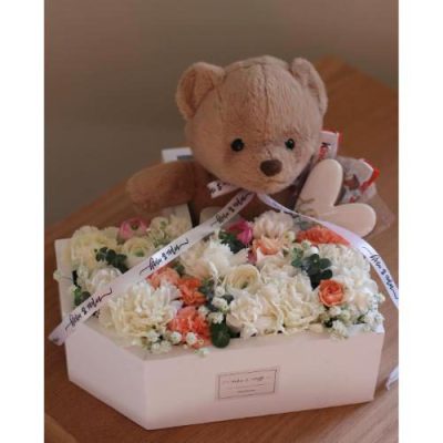 باکس گل گل عروس و داودی برای روز زن 4698
