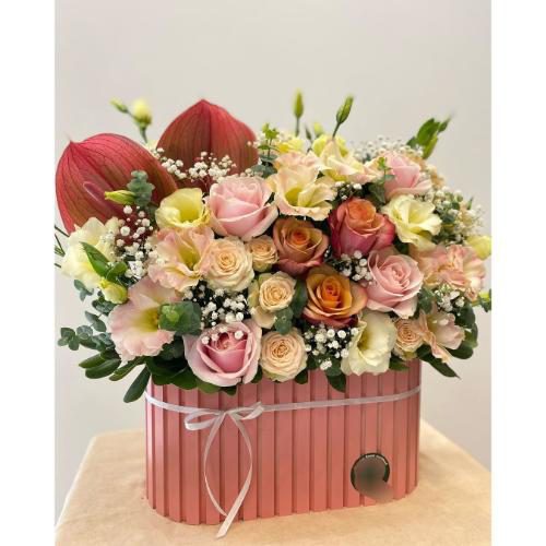 باکس گل اورینتال و گلایول برای روز مادر 4676 باکس گل اورینتال و گلایول برای روز مادر 4676