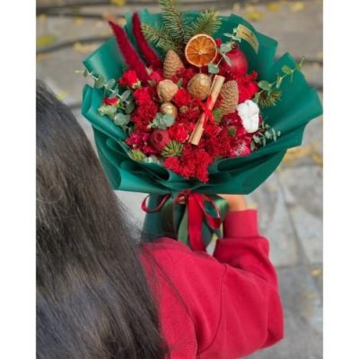 باکس گل شب یلدا برای همکار با گل‌های رز مینیاتوری و میوه‌های خشک 4960