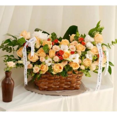 سبد گل ژیپسوفیلا و نرگس برای روز زن 4783