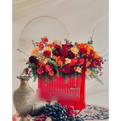 باکس گل شب یلدا برای دوستان با گل‌های رز مینیاتوری و تنقلات شب یلدا 4955