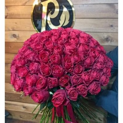دسته گل ولنتاین با گل‌های رز لب صورتی و گل‌های بنفش 5412