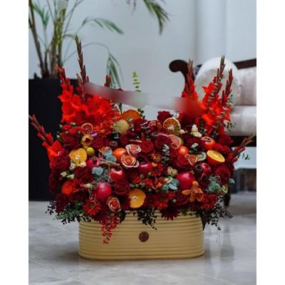 سبد گل شب یلدا با گل‌های داودی و میوه‌های تازه به همراه خرما و انجیر 5010