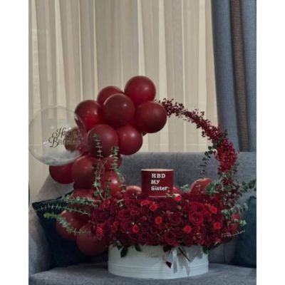 سبد گل شب یلدا با گل‌های نرگس و آجیل شب یلدا 5008