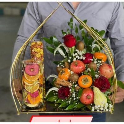 سبد گل شب یلدا با گل‌های نرگس و آجیل برای پسر 5000