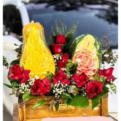 سبد گل شب یلدا برای هدیه به دختر با گل‌های نرگس و آجیل 4997