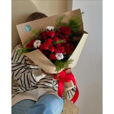 دسته گل شب یلدا برای همکار با گل‌های داودی و میوه‌های خشک 4970