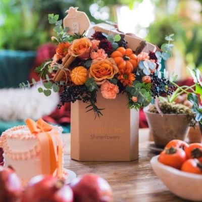 سبد گل شب یلدا برای رئیس با گل‌های رز قرمز و میوه‌های شب یلدا 4984