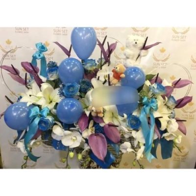 سبد گل شب یلدا برای همکار با گل‌های رز و آجیل ویژه شب یلدا 4973
