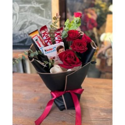 دسته گل رز قرمز و لاله برای ولنتاین 5170
