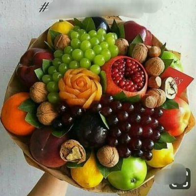 سبد گل شب یلدا برای مرد با گل‌های رز و گل‌های بهاری 5065