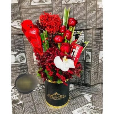 ست ولنتاین با گل‌های رز آبی و یک کیف چرم زیبا 5470