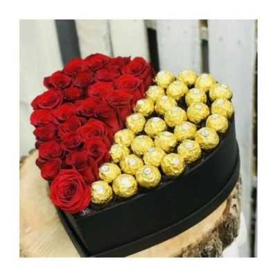 پکیج هدیه ولنتاین با گل‌های رز آبی و یک کتاب رمان عاشقانه 5465