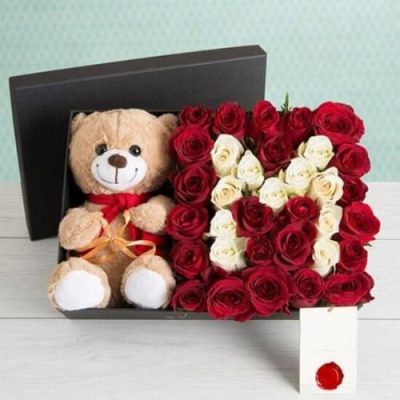 جعبه ولنتاین با گل‌های رز رنگین‌کمانی و یک مجموعه فانتزی 5493