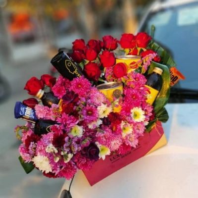 پک هدیه ولنتاین با گل‌های رز بنفش و یک عطر زنانه 5494