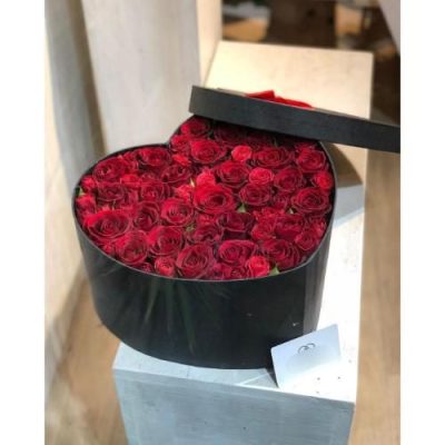 ست ولنتاین با گل‌های رز آبی و یک جعبه جواهرات خاص 5539