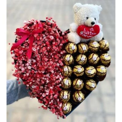 پکیج هدیه ولنتاین برای زن با رزهای صورتی و یک عطر خاص 5544